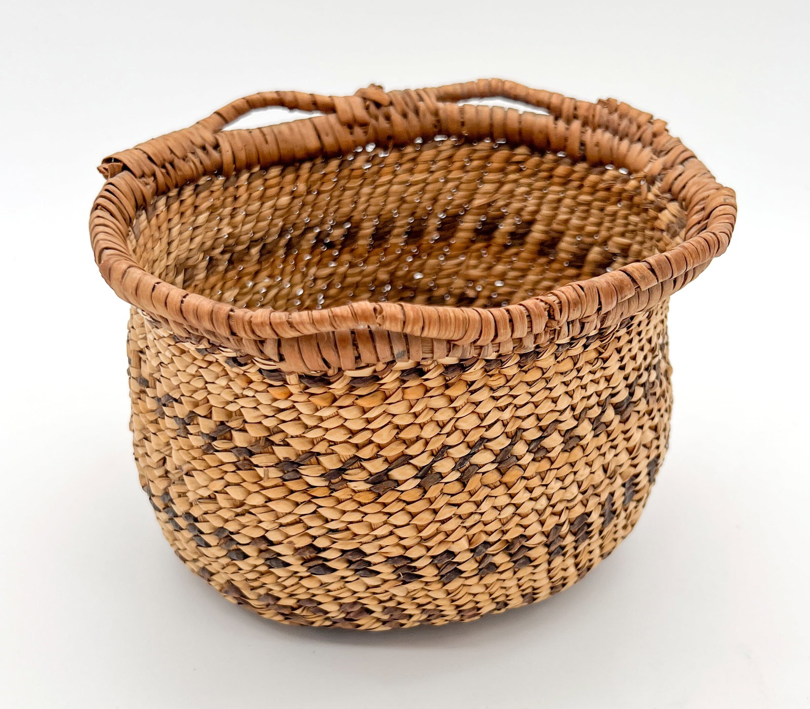 Northern California Hupa/Yurok/Karok woven basket (1 of 4)