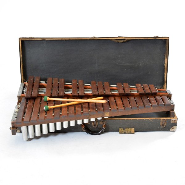 Deagan #834 Pit Xylophone: Deagan #834 Pit Xylophone, includes case and resonators.