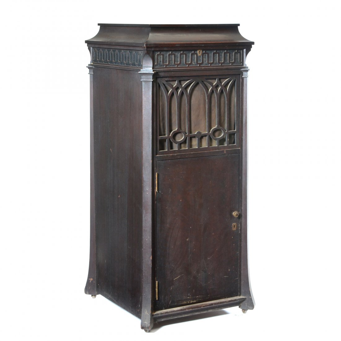 Edison model 250 diamond disc phonograph: Edison model 250 diamond disc phonograph, floor standing mahogany case, working, good condition, all original. 51"h x 22"w x 23.5"d.