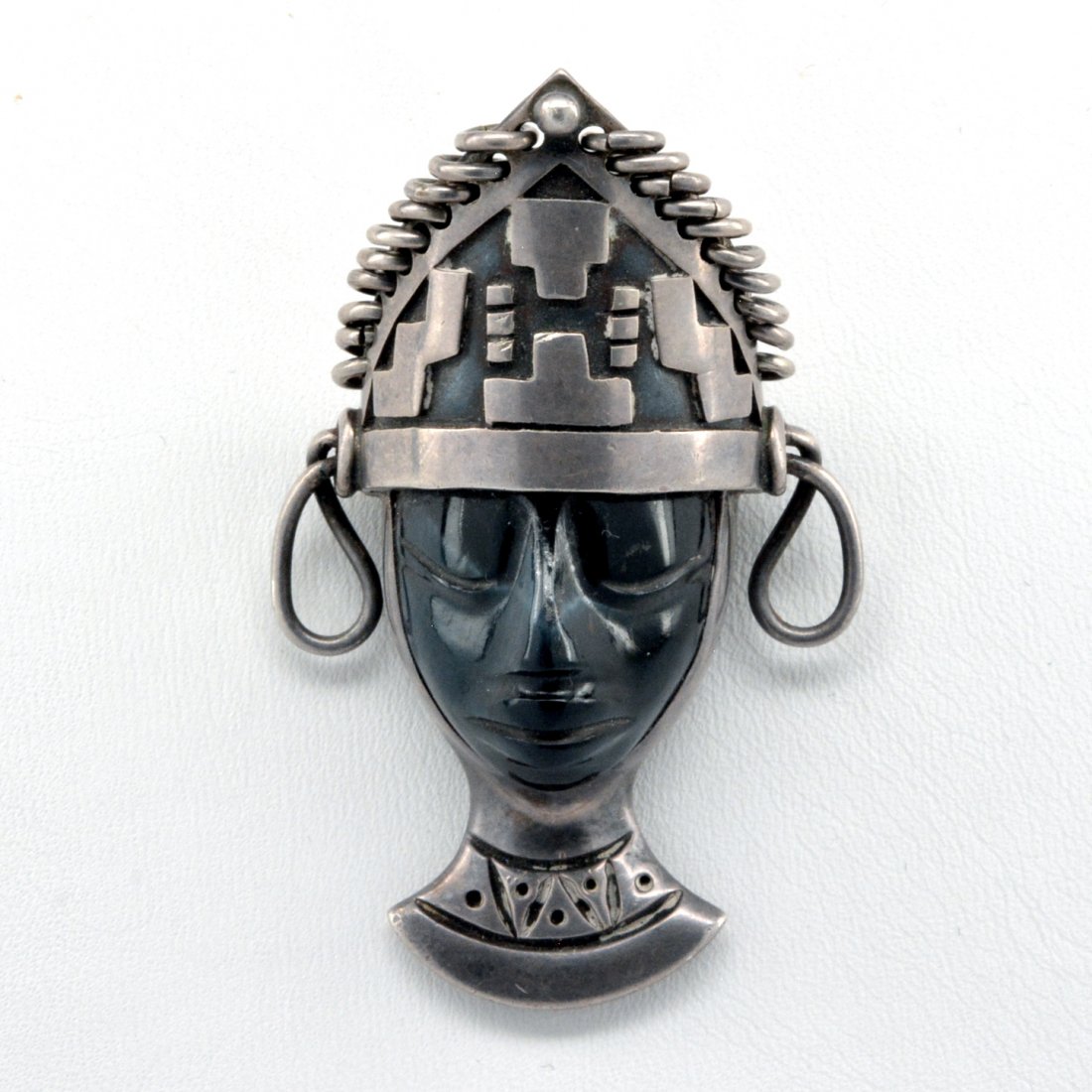 Sterling Taxco Talleres de los Ballestros pendant: Sterling Silver Taxco Talleres de los Ballestros modernist pendant of an Incan bust with agate face and sterling headress. 2.25" tall.