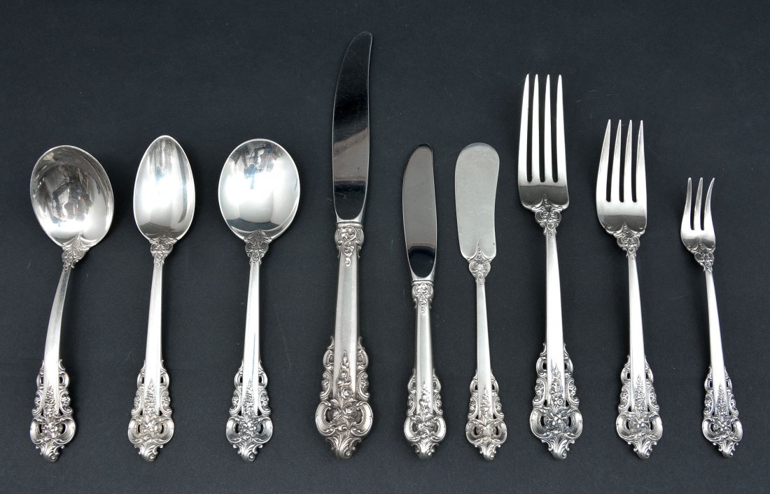 Wallace Grand Baroque sterling silver flatware set 106 (1 of 2)