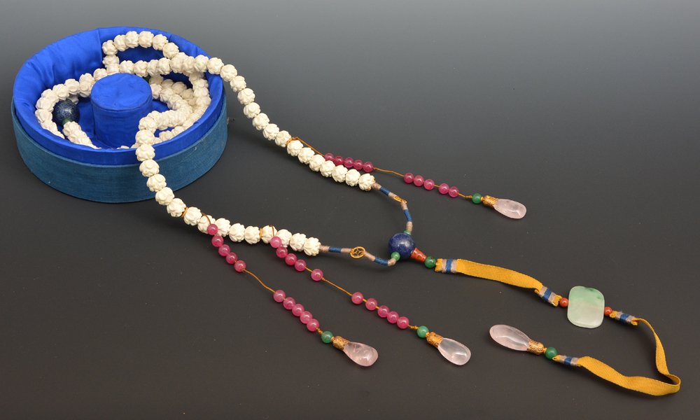 Chinese stag antler court necklace (1 of 3)