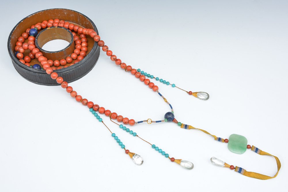 Chinese coral court necklace (1 of 4)