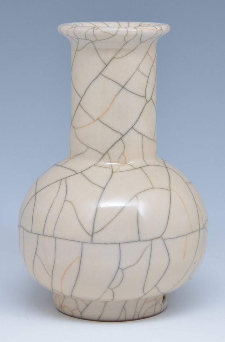 Ko-Yao bottle vase (1 of 3)