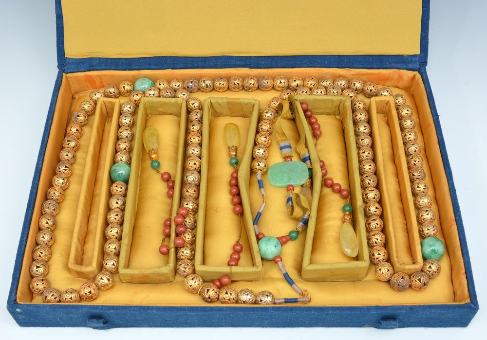 Chinese gold court necklace (1 of 3)