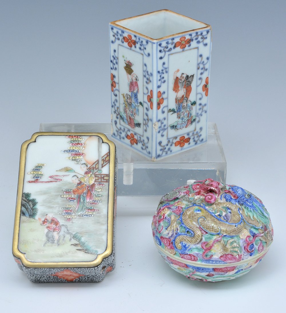 3 Chinese porcelain pieces: brush pot and 2 boxes (1 of 3)