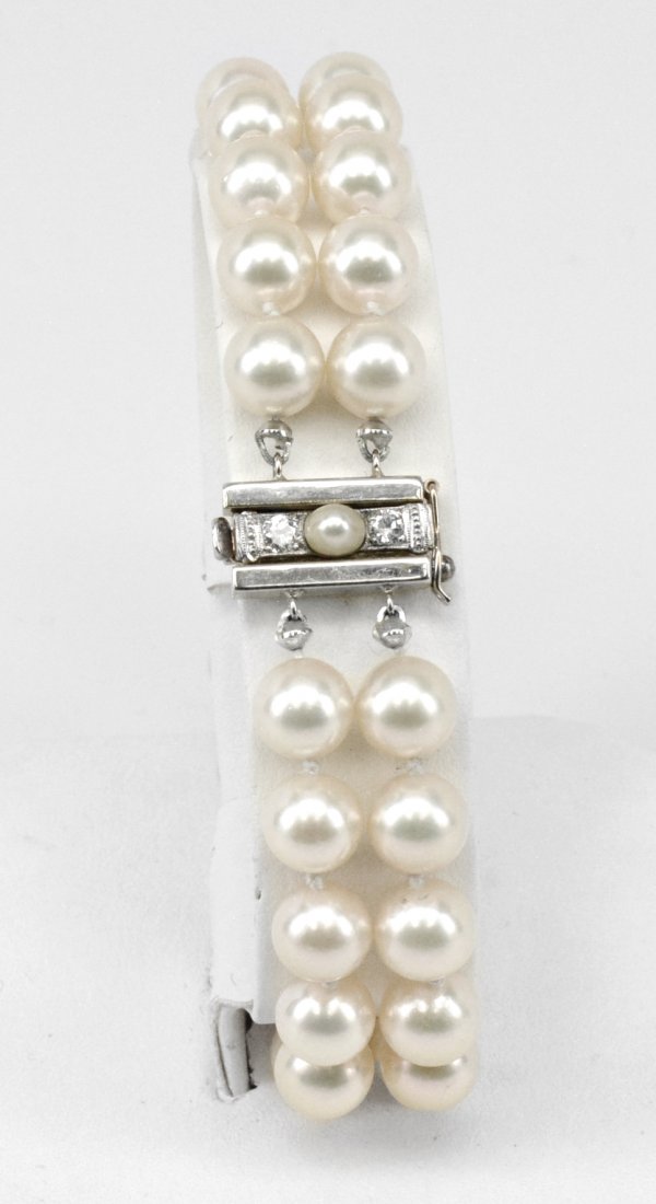 Lot: Pearl Bracelet & Matching Earrings (1 of 2)