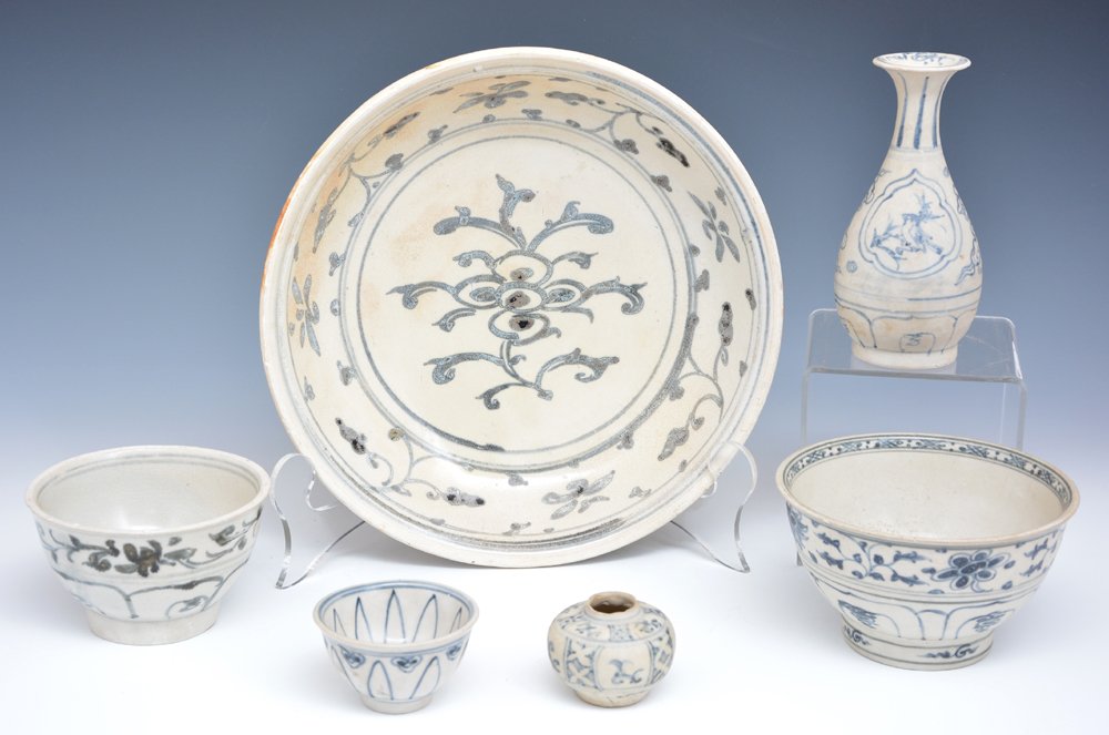 Group of Vietnamese Hoi An Ceramics: Group of Vietnamese ceramics from the Hoi An shipwreck including 2 vases and four bowls of various sizes. Largest bowl appx 10"d, largest vase appx 5 1/2"h.