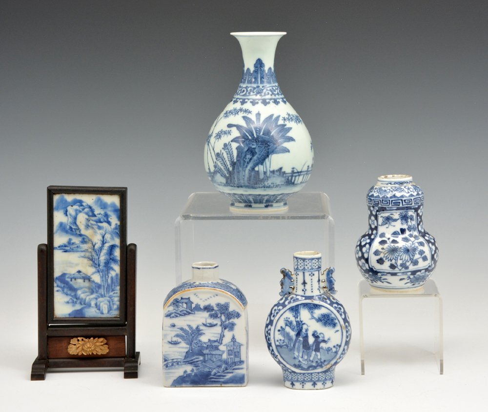 Chinese blue & white porcelain: Grouping of Chinese blue & white porcelain, screen measures 7" tall x 4" wide.