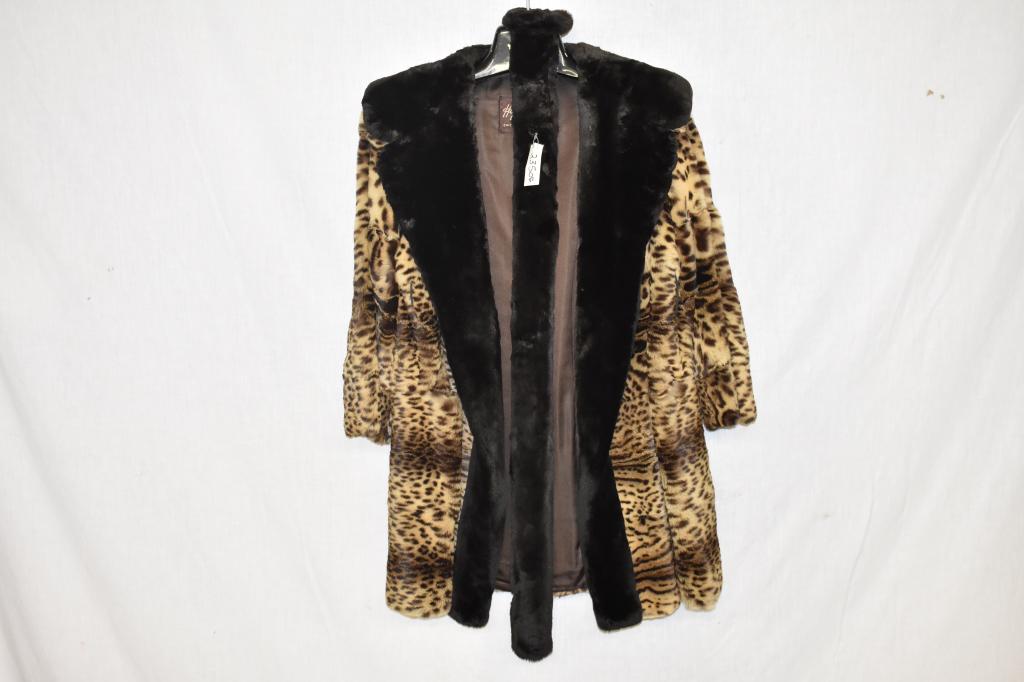 Hoffman-Mortan Natural Spotted Cat, Beaver Coat: Hoffman-Mortan Chicago, New York natural spotted coat with shearred beaver collar and belt. Approximately size small / 8, 32" long. Satin lining. Coat has always been professionally stored. Very good