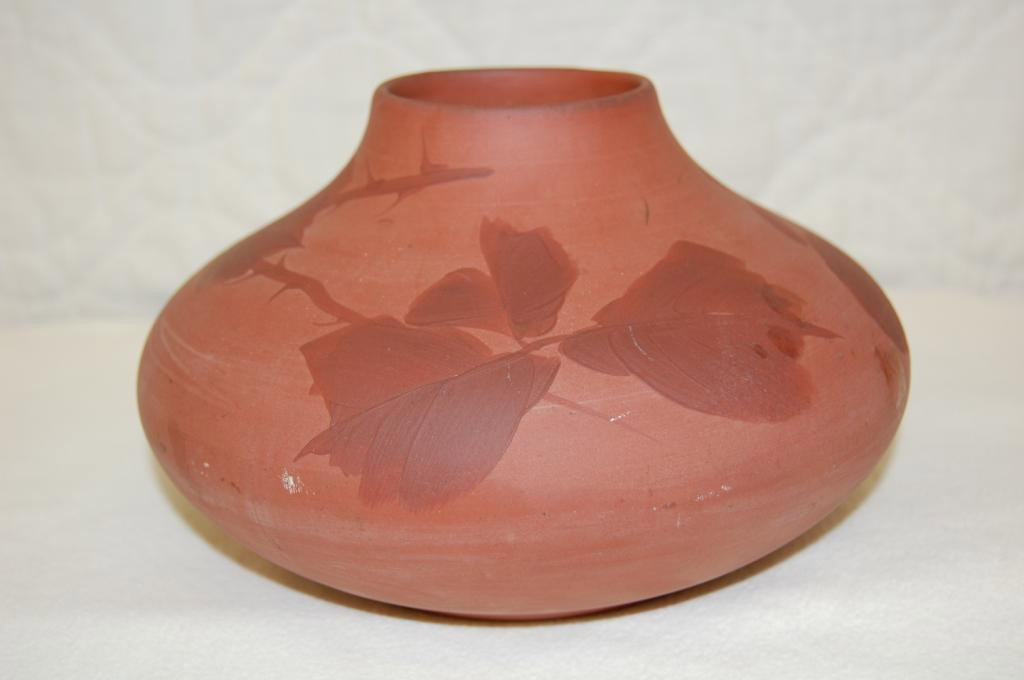 ca. 1910 CLIFTON POTTERY FOUR-MILE RUIN ARIZ VASE: MARKED ON BOTTOM WITH SHAPE NUMBER 160 AND FOUR-MILE RUIN ARIZ AND AN INCISED CROWS FOOT. 7 3/4 INCHES WIDE. GOOD CONDTION.