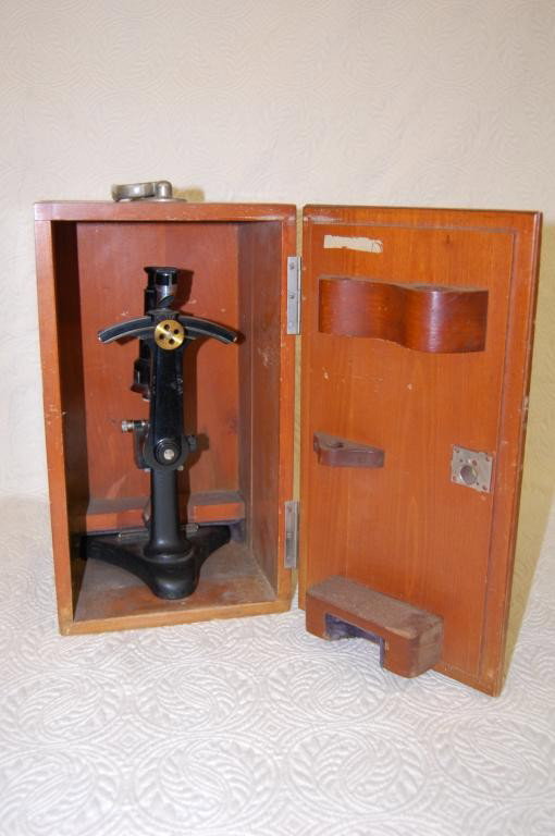 OLD SPENCER 362 MICROSCOPE WITH ORIGINAL BOX: MARKED SPENCER BUFFALO USA 362.