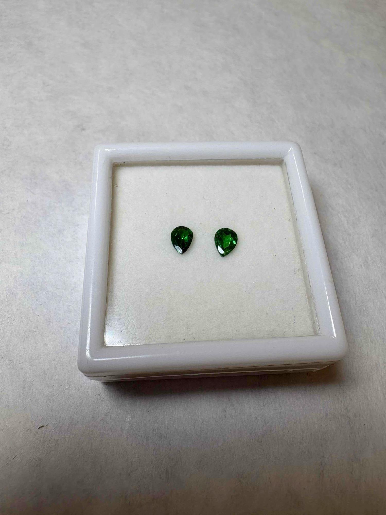 Set Tsavorite Garnet .56Ct Pear Cut:  