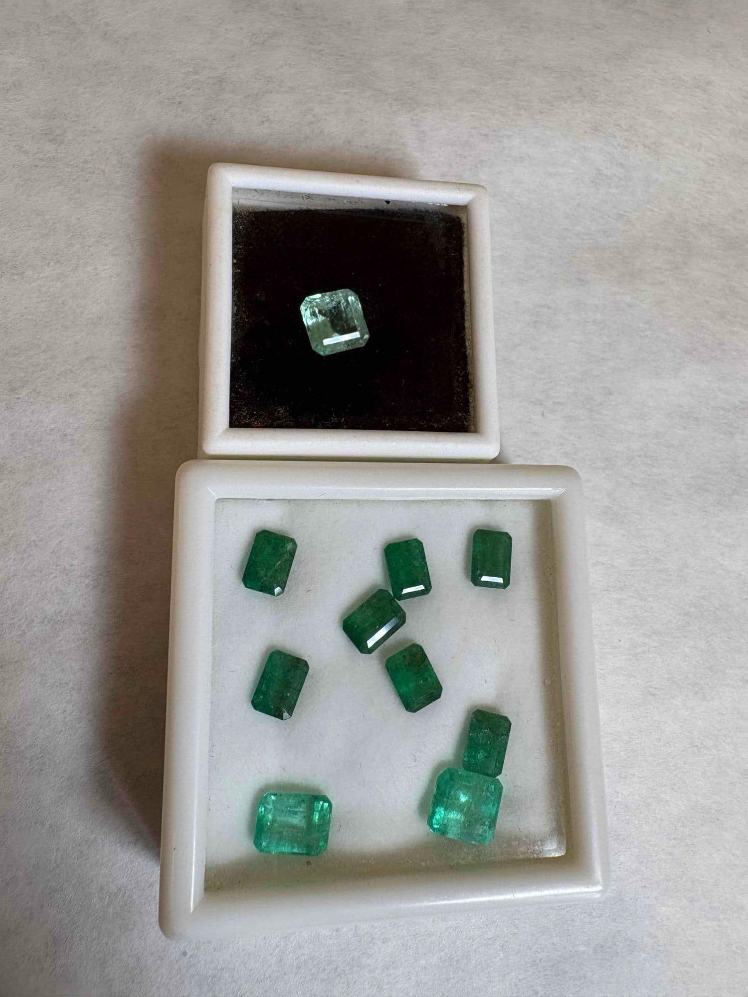 Loose Emeralds: 2-2.5CT Colombian Emerald, Seven Emeralds 7x5mm, & Two Light Green Gems (1 of 3)