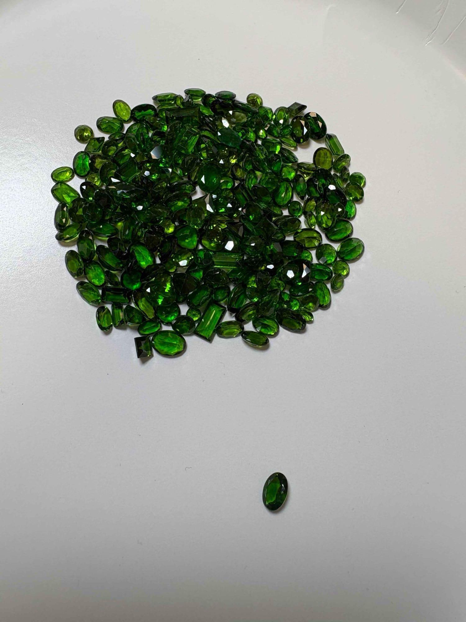 .5CT Chrome Diopside 7x5mm Oval Cut & Loose Green Gems (1 of 3)