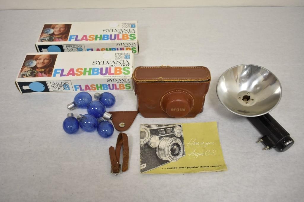 Vintage ARGUS C-3 35mm Camera with Flash & Blue Dot Flash Bulbs (1 of 20)