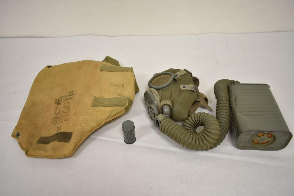 U.S. Gas Mask, Carry Bag, & Anti-Cloth (1 of 20)