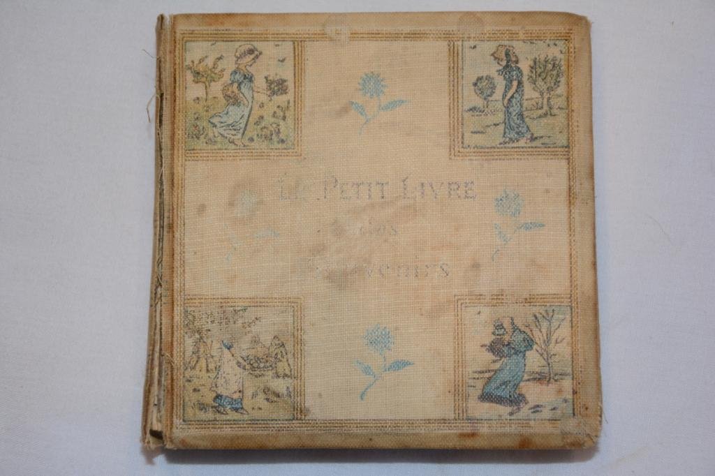 Le Petit Livre Des Souvenirs 1888: Antique Book Titled: Le Petit Livre Des Souvenirs. Author: Colomb, Mme. Fist Edition. Binding: Hard Cover. Publishing Place: Paris. Year: 1888. Cloth, squarish 64 mo (measuring 3 7/8 inches square); w