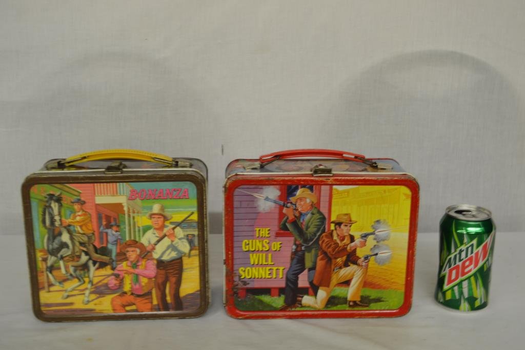 2 Vintage Metal Lunchboxes (1 of 7)