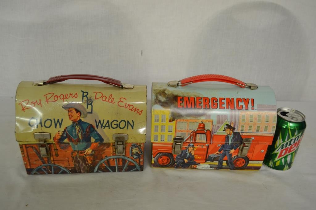 2 Vintage Metal Lunchboxes (1 of 7)