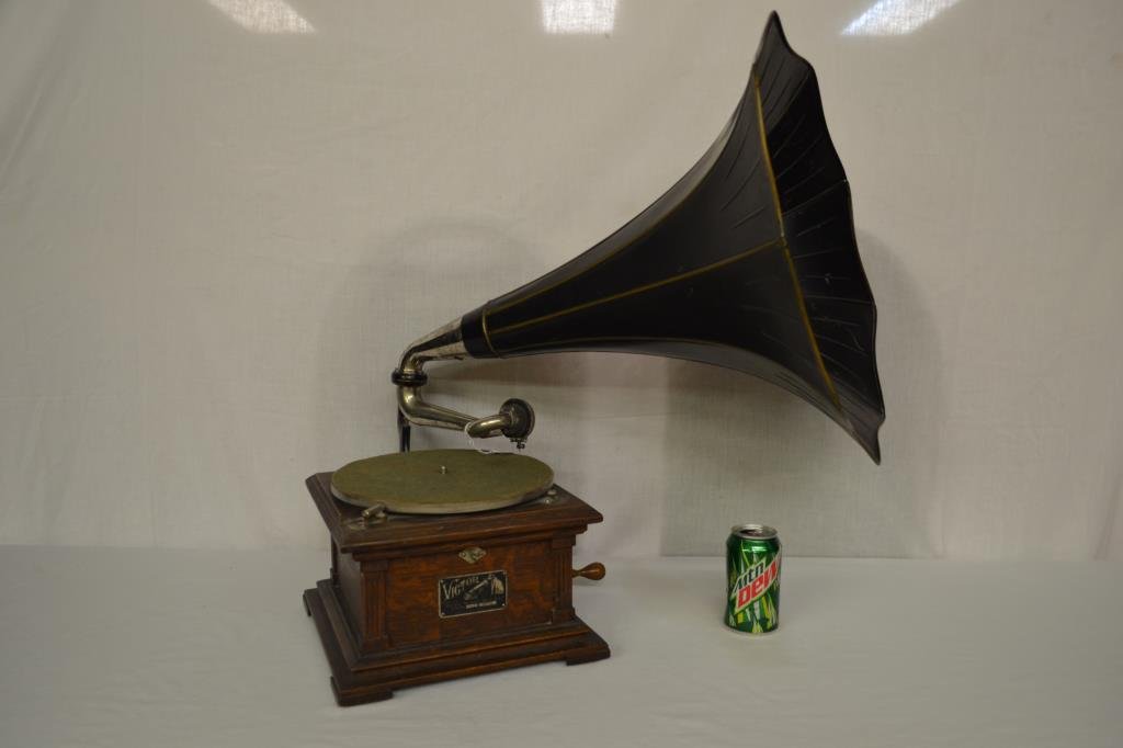 Victor Vic. II Gramophone (1 of 10)
