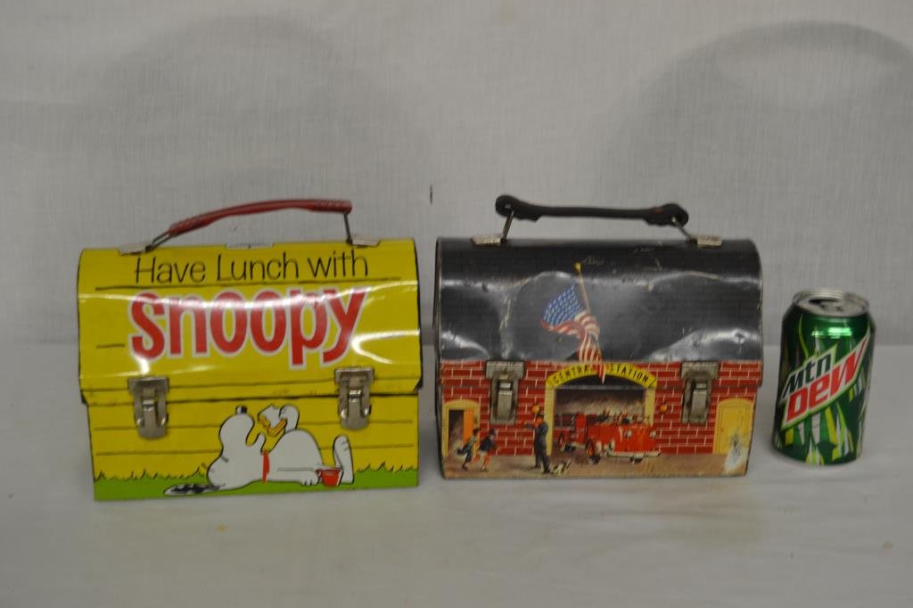 2 Vintage Metal Lunchboxes (1 of 7)