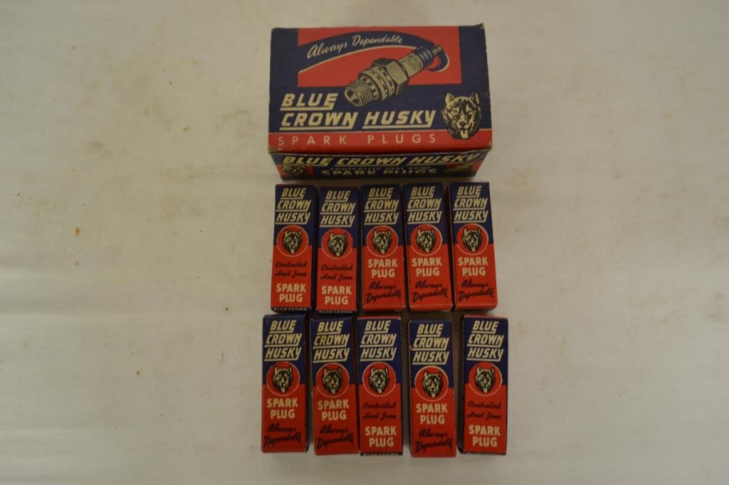 10 Vintage Blue Crown Husky Spark Plugs in Boxes (1 of 10)
