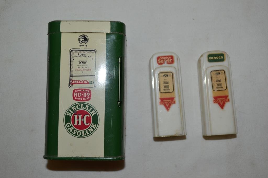 Sinclair Gas Pump Bank & 2 Conoco S&P Shakers (1 of 8)
