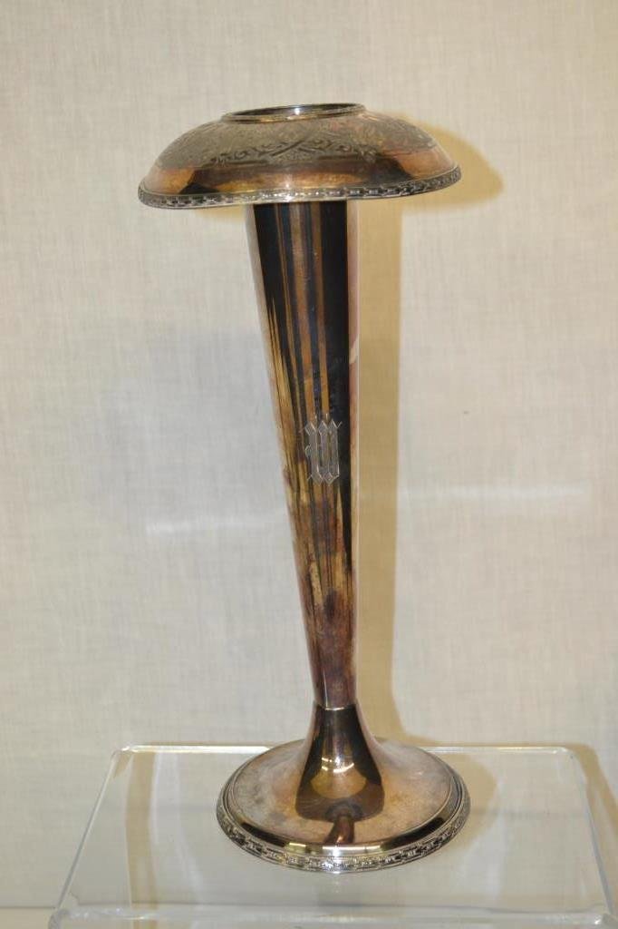 Wallace Bros. Silver Co V9810 Vase (1 of 9)