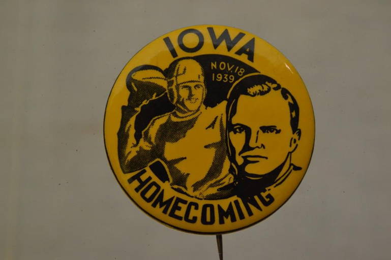 1939 University Of Iowa Hawkeye Button