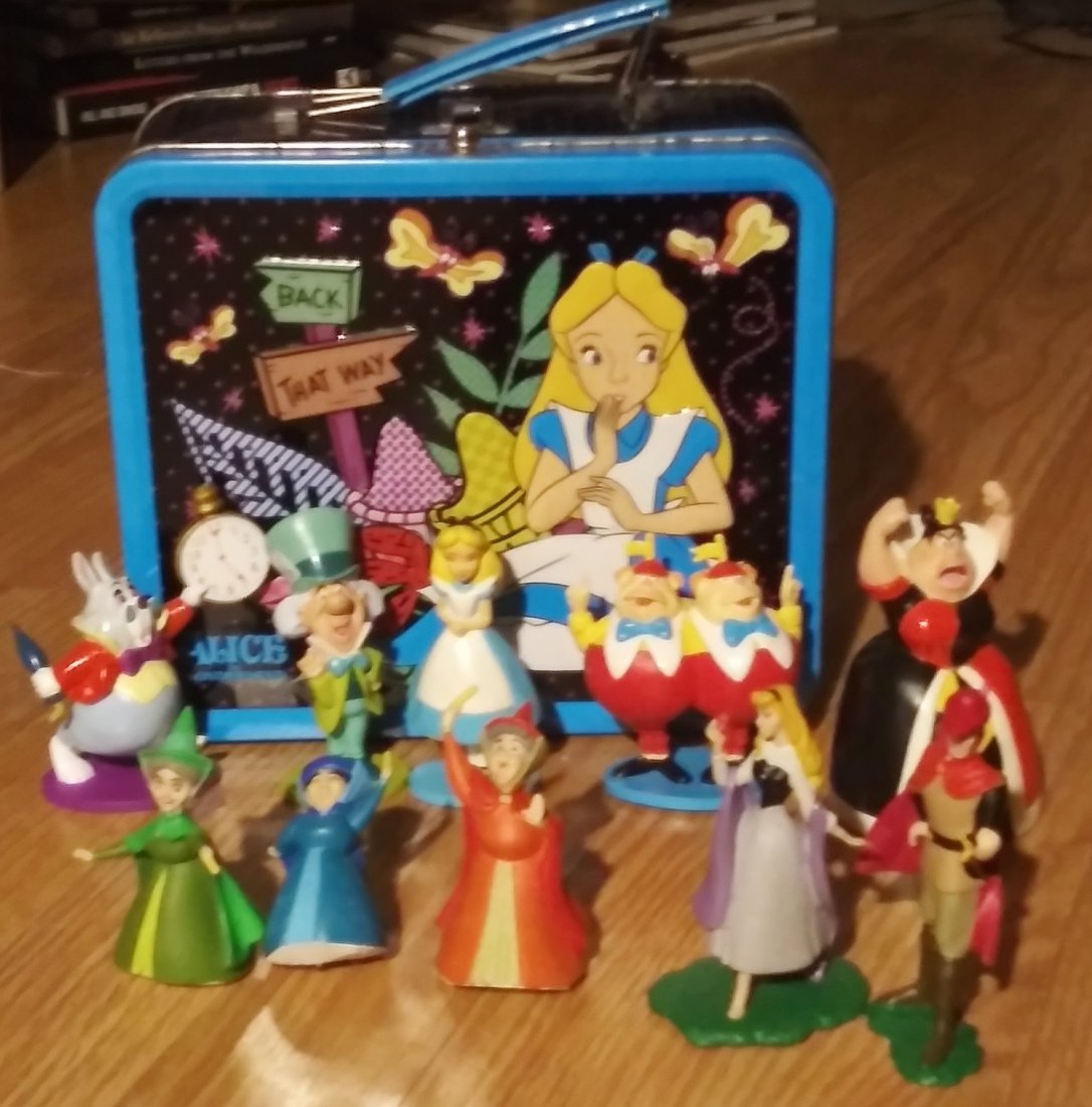 Alice in Wonderland Lunchbox, PVC & Sleeping Beauty PVC: Misc lot of 5 Alice in Wonderland PVC figures, one Alice in Wonderland metal lunchbox, and 5 Sleeping Beauty PVC figures.The Alice characters are : Alice, White Rabbit, Mad Hatter, Queen of Hearts and