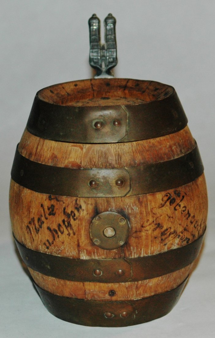 Wood Barrel 1/2L Stein. Brass bands.: Wood Barrel 1/2L. Brass bands and Munich thumblift.