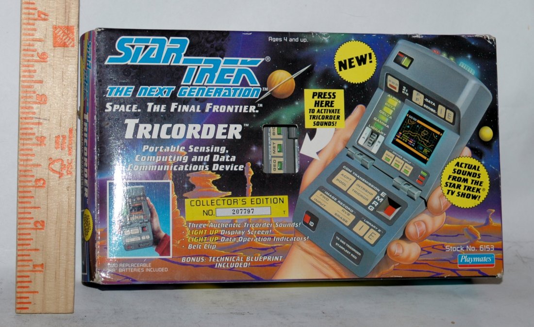 1993 STAR TREK STNG Tricorder MIB Collector Editio (1 of 4)