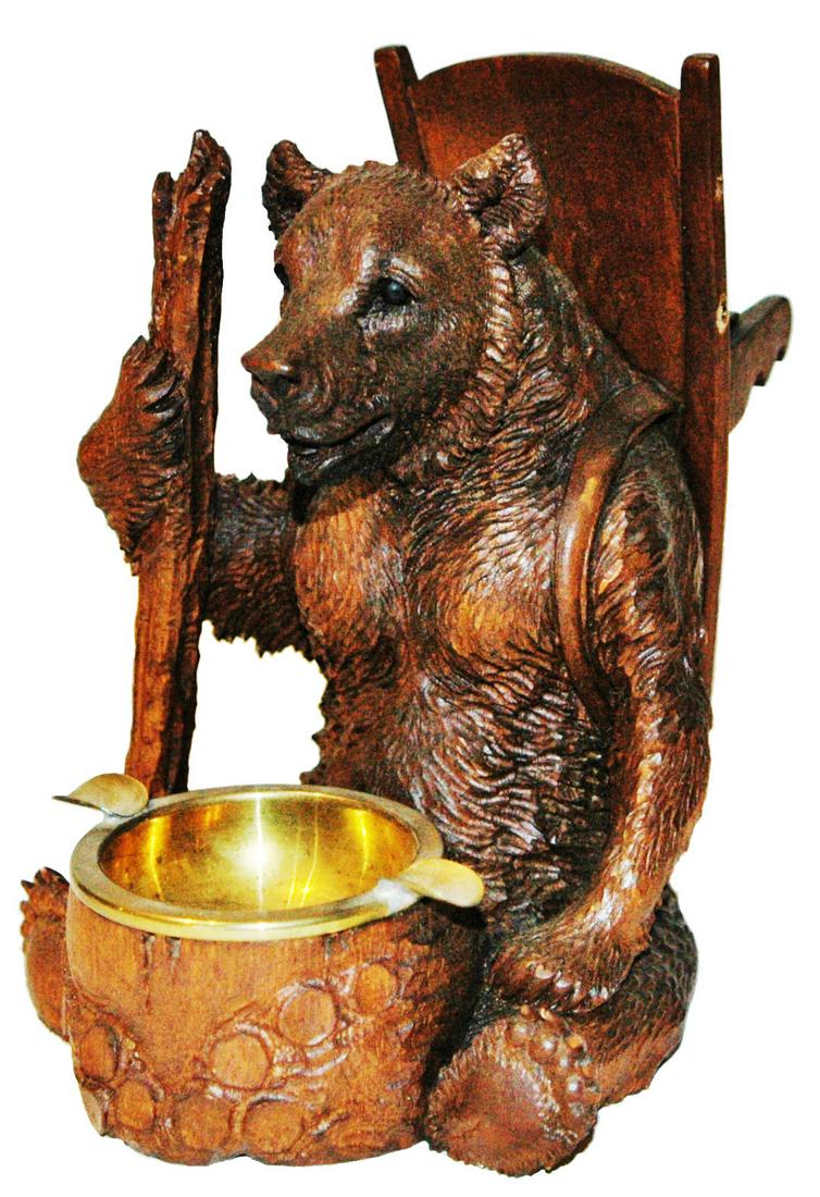 Black Forest Carved Hiking Bear w Ashtray (1 of 4)