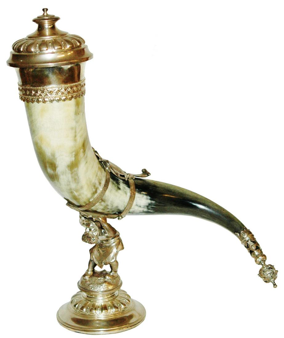 15" Dwarf Base Drinking Horn w Set on Lid (1 of 3)