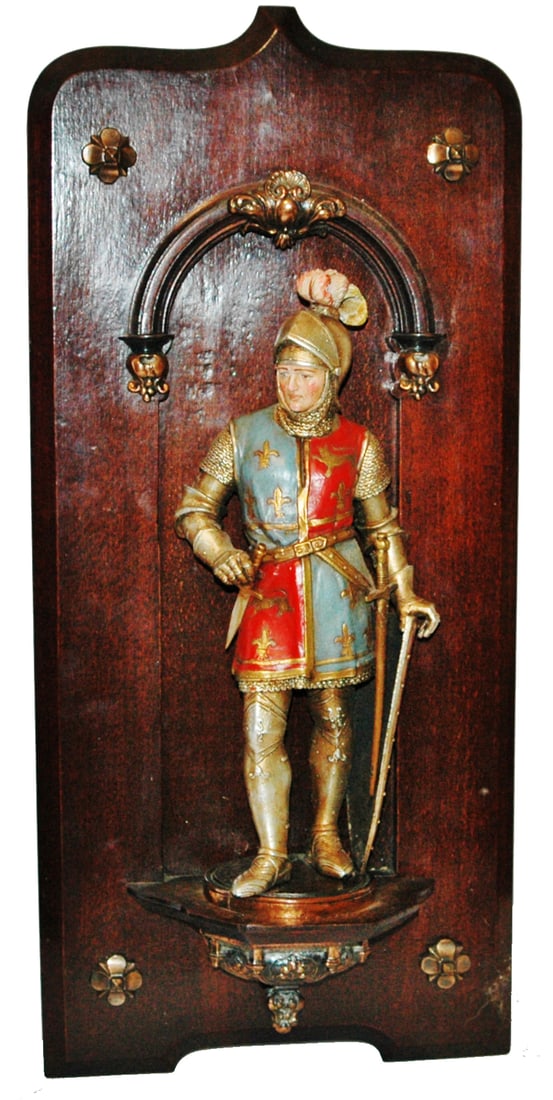 Impressive 23" Wood Plaque Metal Knight in Armor (1 of 6)
