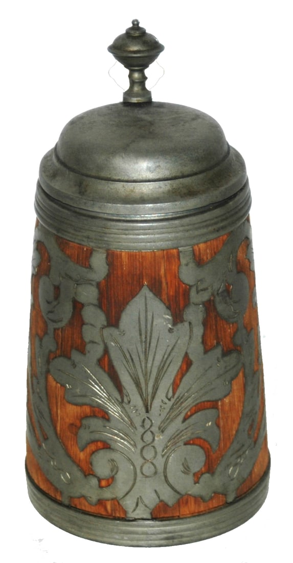Daubenkrug Oak w Inlaid Pewter Floral Design Stein: Deubenkrug 1/2L. Oak with inlaid pewter in floral design. Normal wear.
