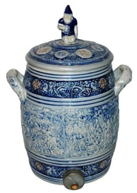 Battle Scene 18" Barrel w Dwarf Finial Set on Lid
