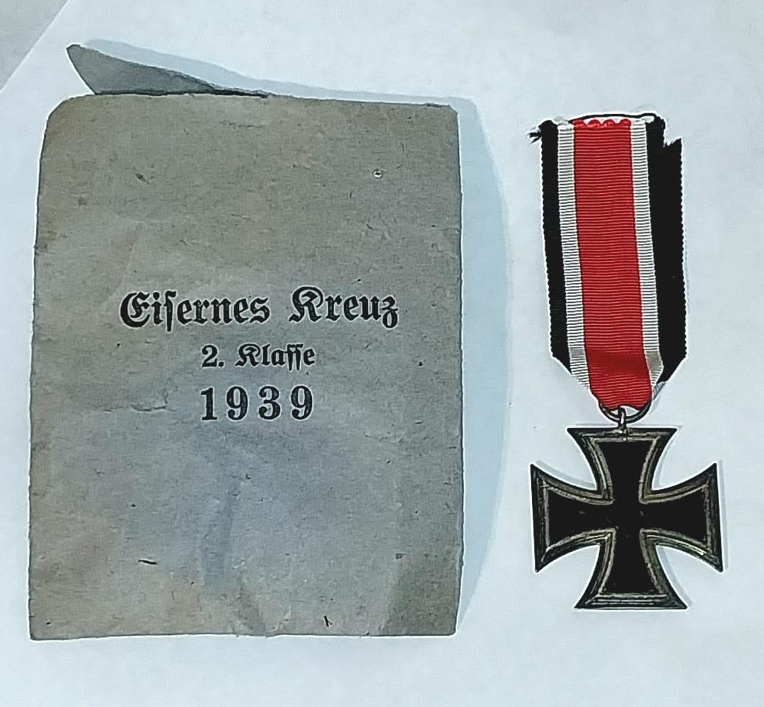 Original Third Reich 1939 Iron Cross Medal: Authentic Third Reich 1939 Iron Cross medal with swastika and original envelope it came in.