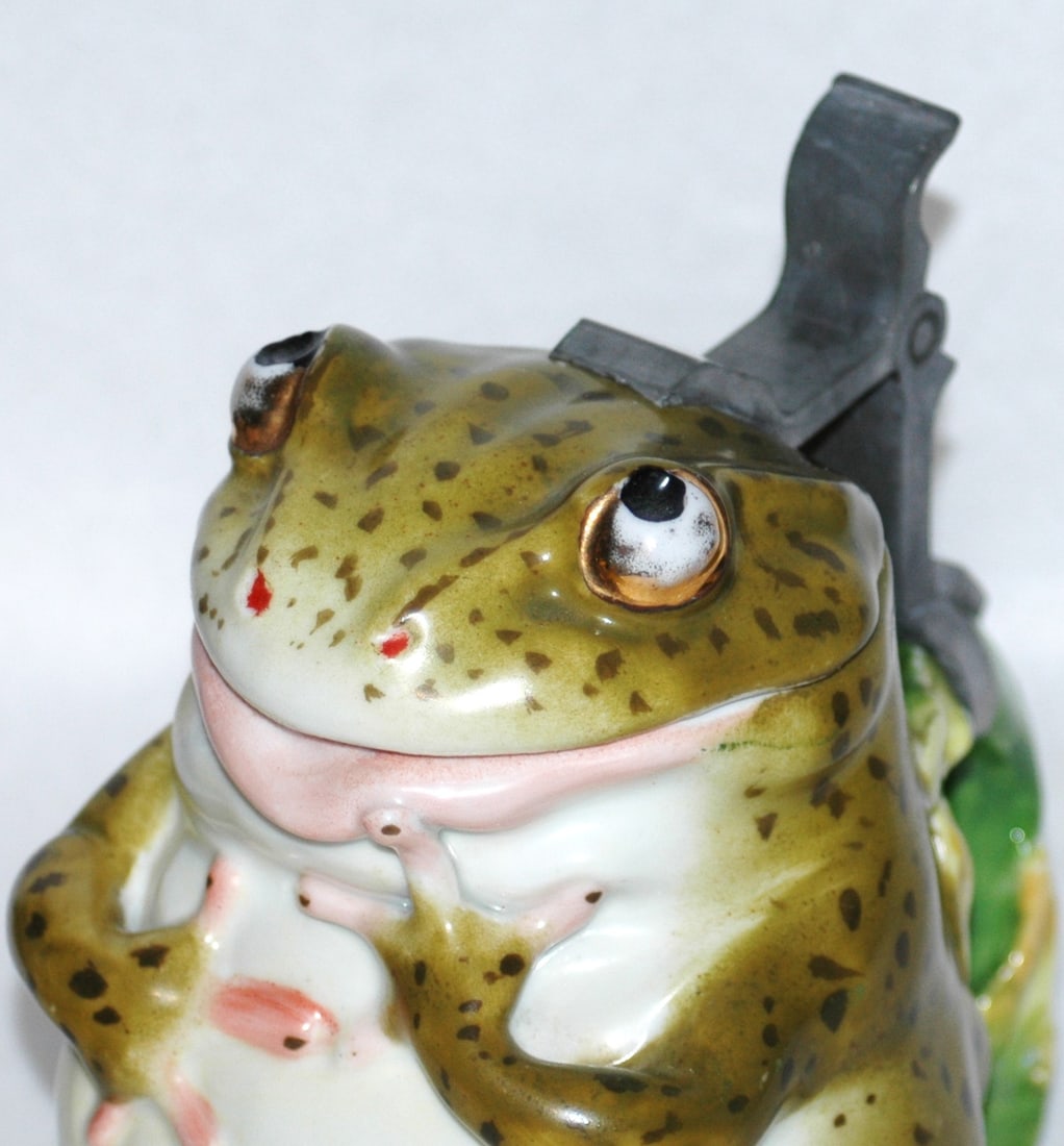 Standing Frog Schierholz Character Stein - 2