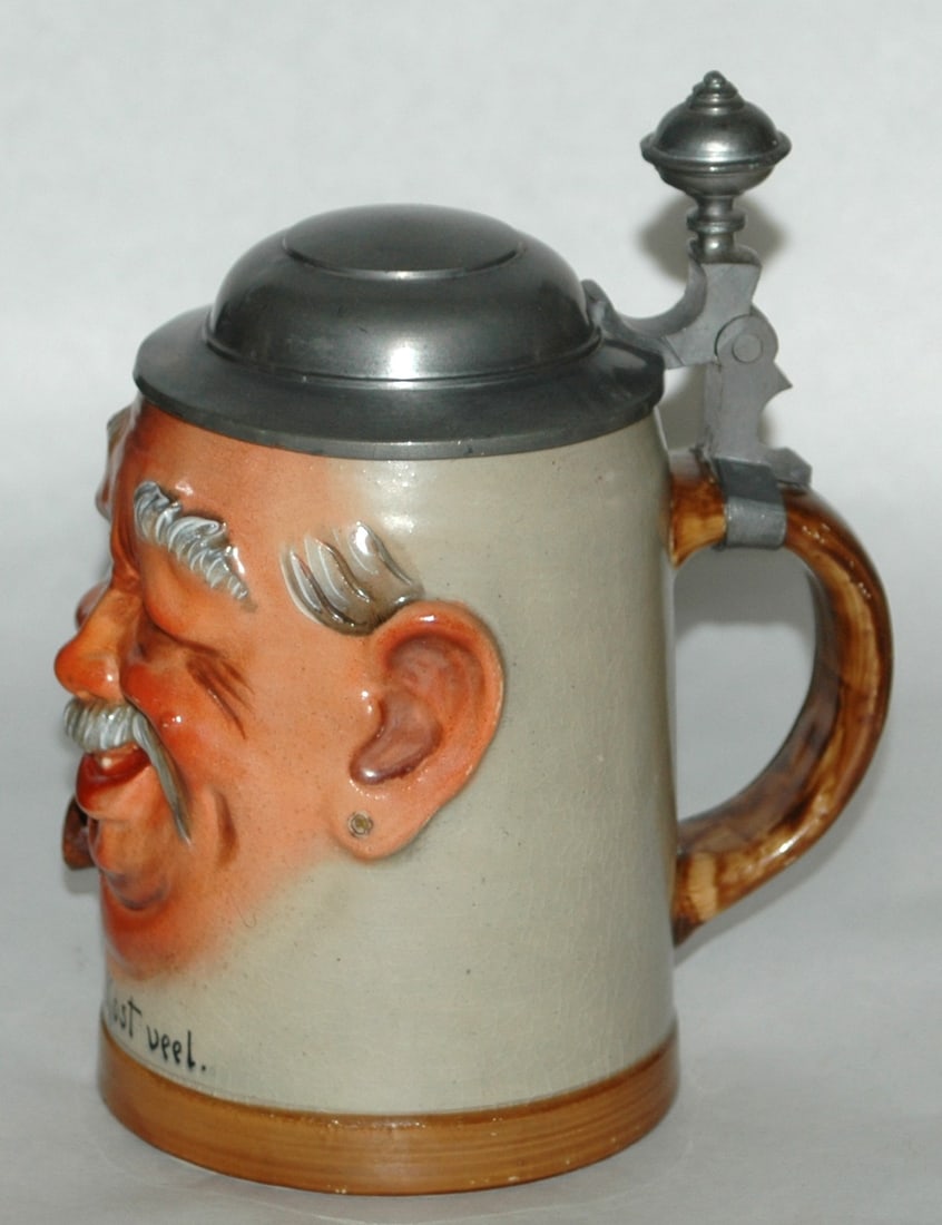 Man Smokes a Pipe Characetr Stein - 4