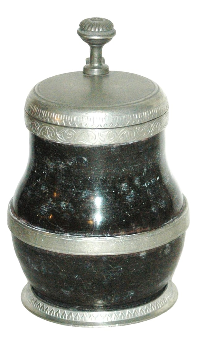 Serpentine Late 17th Century Stein wEngrave Pewter: Serpentine Stein 3/4L. Fancy engraving on pewter lid, top rim, handle, body band and base. Circa late 17th century. Very good condition.
