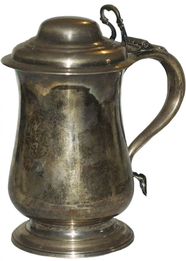 1780 George Wright English Silver Tankard: English Silver 3/4L Tankard. Silver marks to George Wright circa 1780. Just needs a good polishing. Mint.