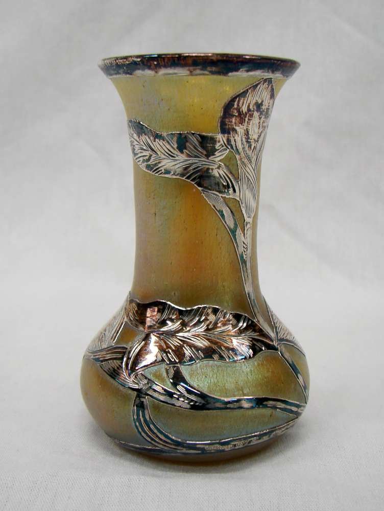 Phanomen Loetz Vase Sterling Silver Overlay Alvin: Phanomen glass vase with sterling silver overlay in a leafy philodendron pattern with an iridescent finish to the glass. "Patented 67 999/1000 Fine Alvin". 4 1/2" height. Excellent condition.