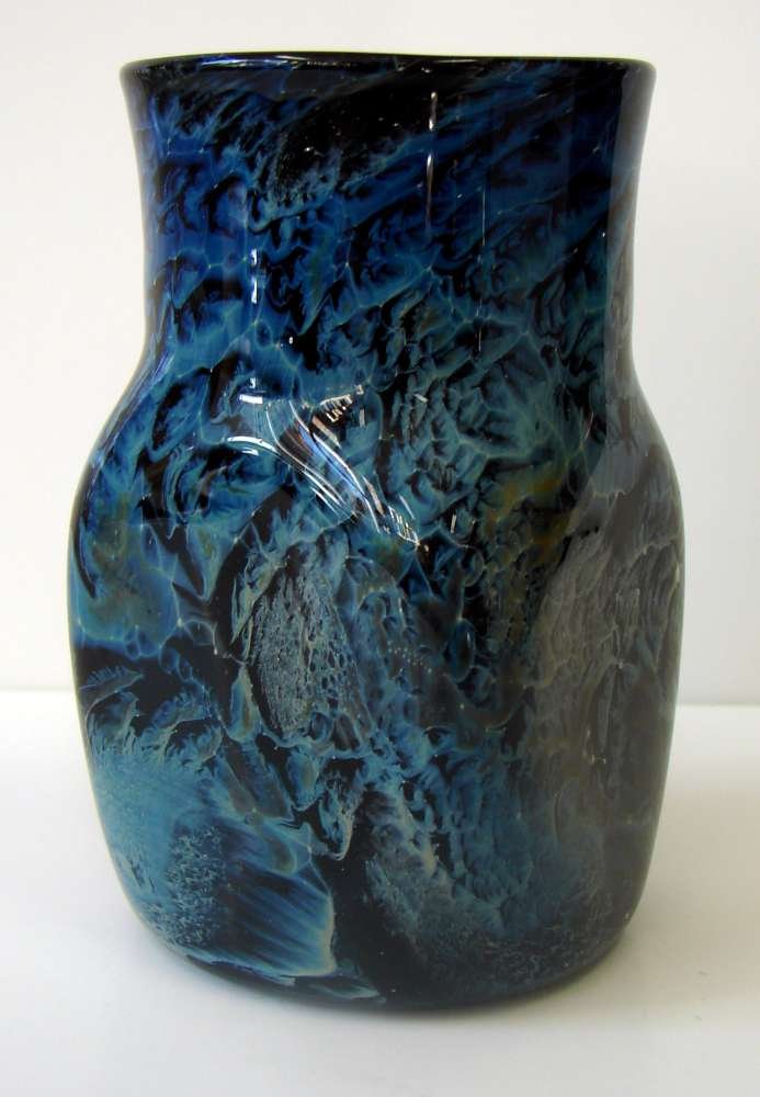 Josh Simpson Glass Vase: Simpson, Josh (American 1949 - ) Glass vase. Signed "Simpson". 4 1/4" height.