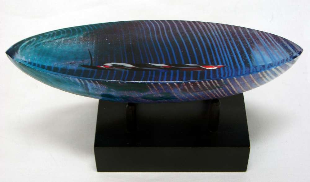 Vallien Kosta Boda Atelier Boat: Bertil Vallien/Kosta Boda small unsigned production piece signed Kosta Boda B. Vallien and with the number ATELJE 305869003. 6 3/4" length.