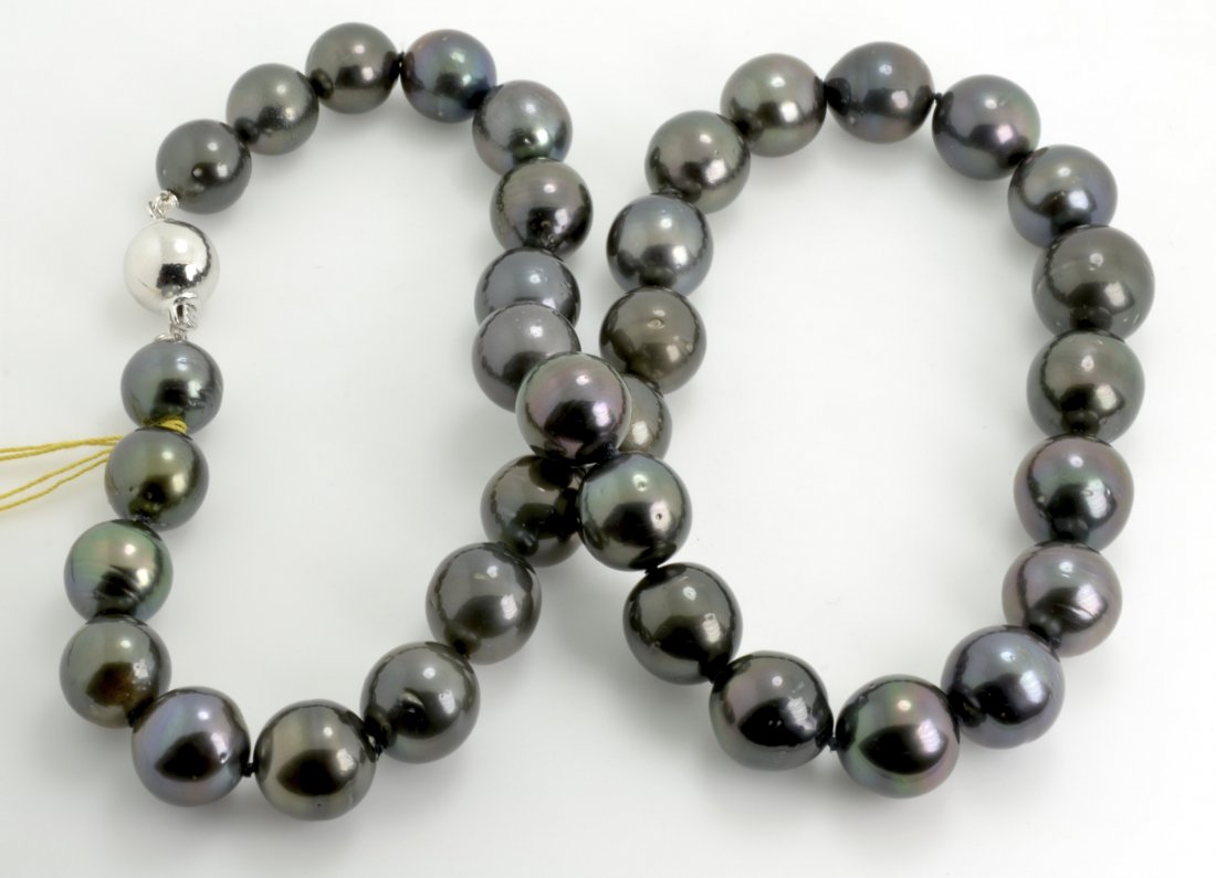Tahitian South Sea Cultured Pearl Necklace AV: $14,329: 35 Tahitian south sea cultured pearls with solid silver ball clasp