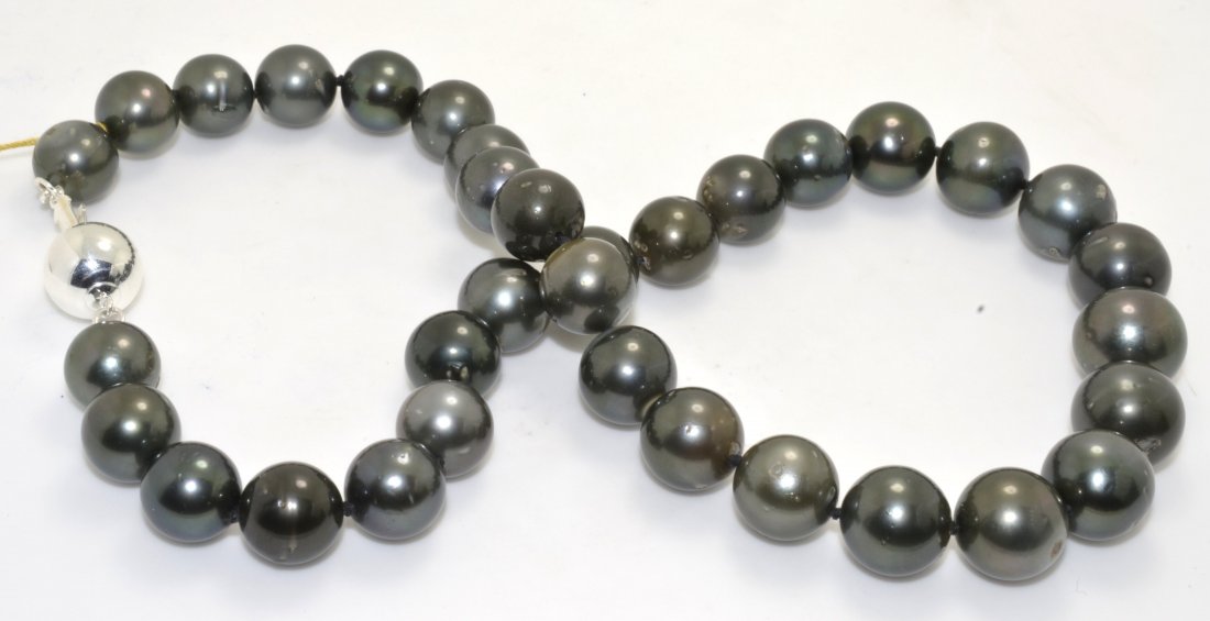 Tahitian South Sea Cultured Pearls Necklace AV: $19,549: Solid silver ball clasp with 34 tahitian south sea cultured pearls K14J92