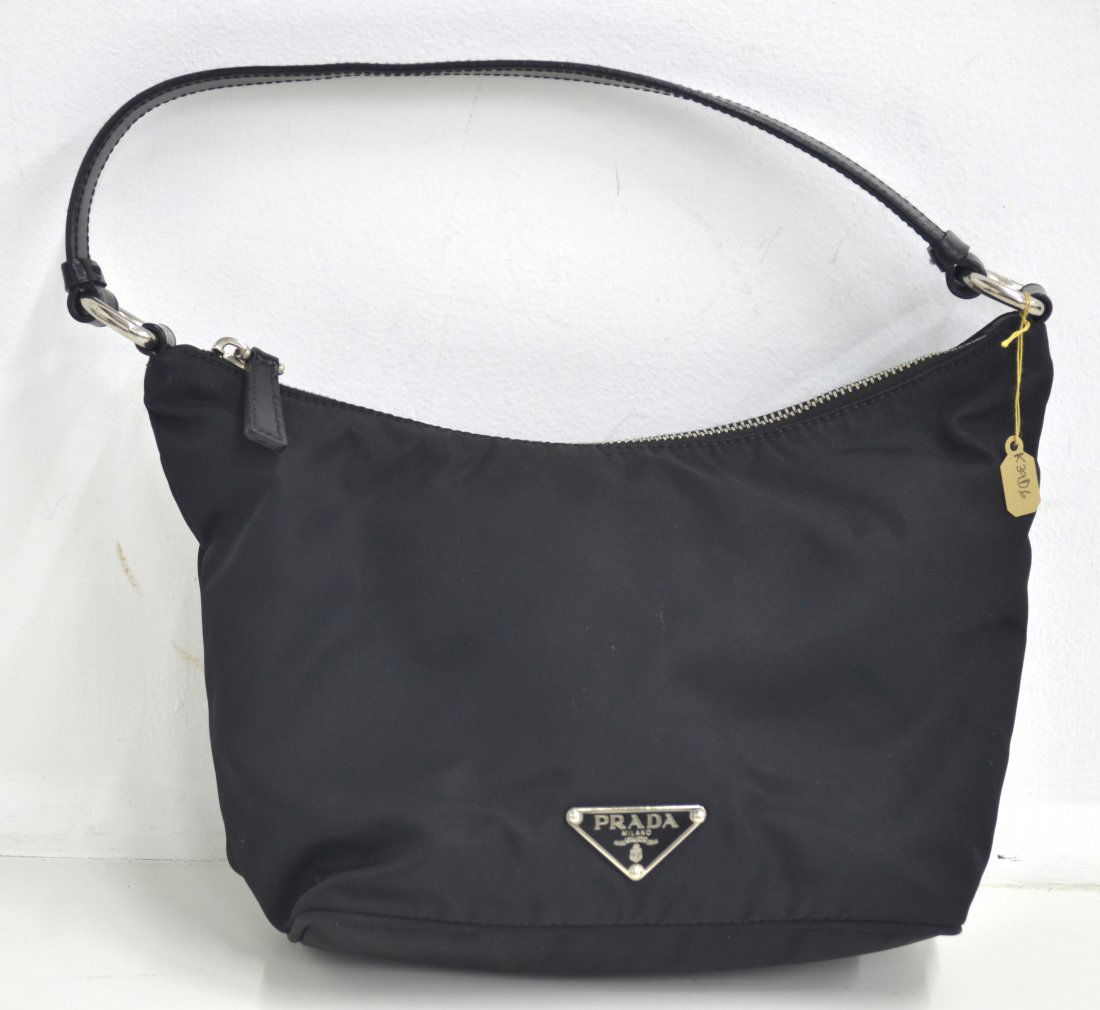 Prada Small Black Purse (USED): Prada Small Black Purse (USED) GOOD CONDITION K39D6