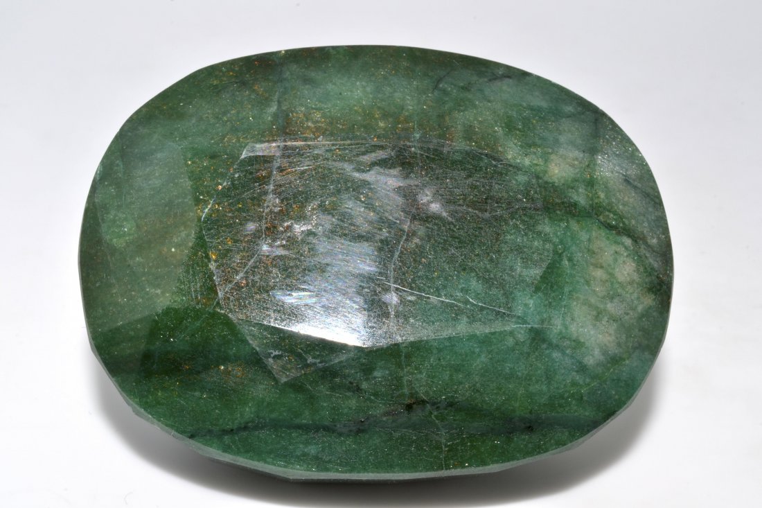 829.00 ct Green Beryl Loose Stone AV: $21,554: 829.00 ct Green Beryl Loose Stone - Emerald Green Hue, Oval (Faceted) K79J2